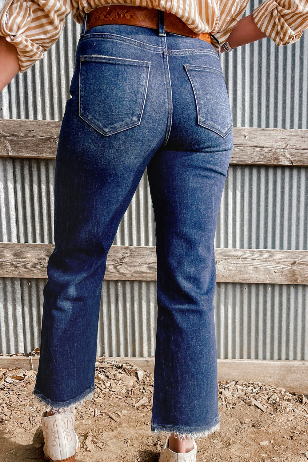 Dark Wash Raw Hem Jeans June.